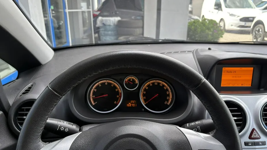 OPEL Corsa -