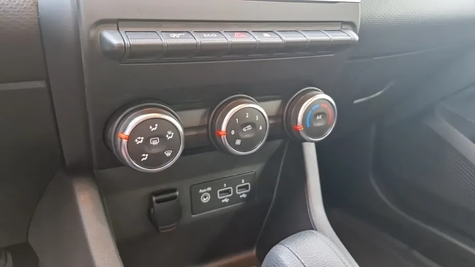 RENAULT Clio -