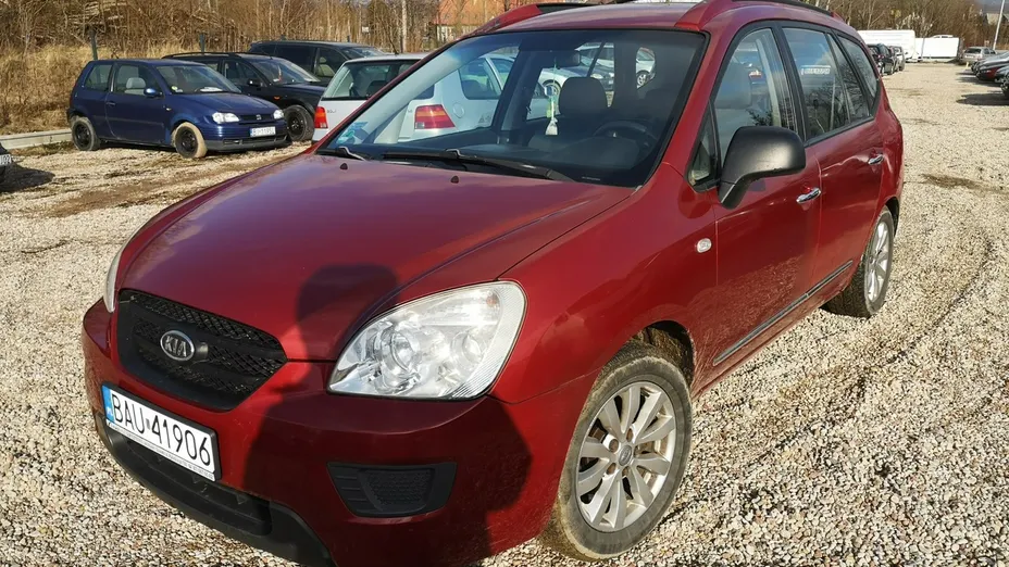 KIA Carens -