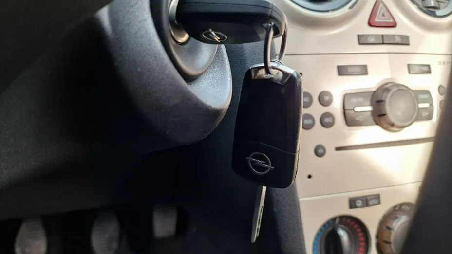 OPEL Corsa -
