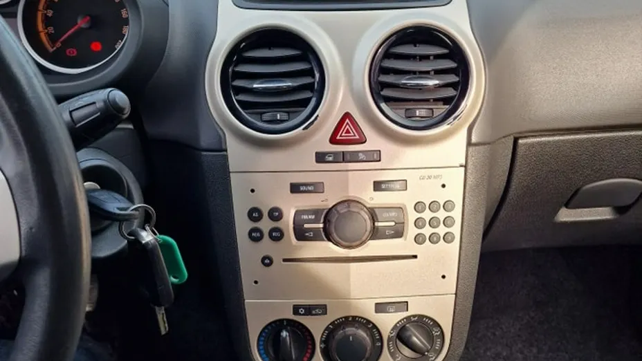 OPEL Corsa -