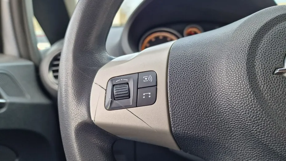 OPEL Corsa -