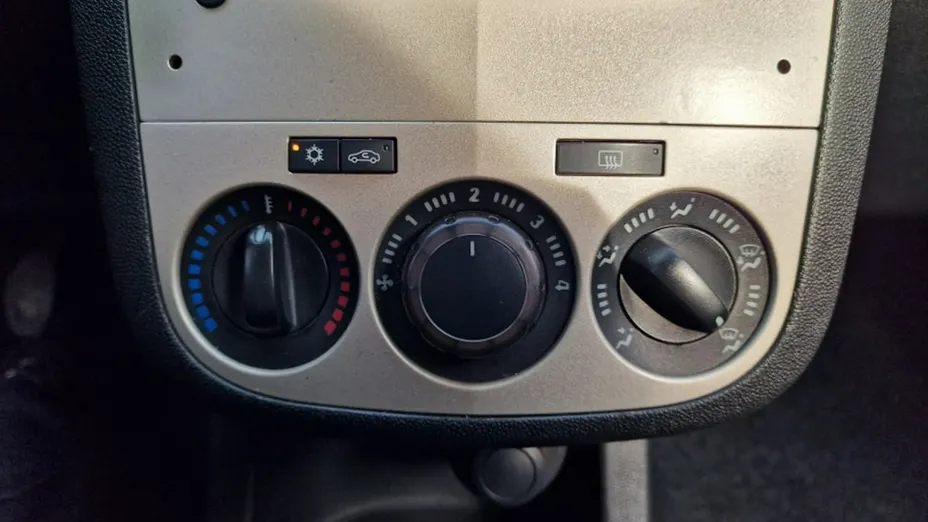 OPEL Corsa -