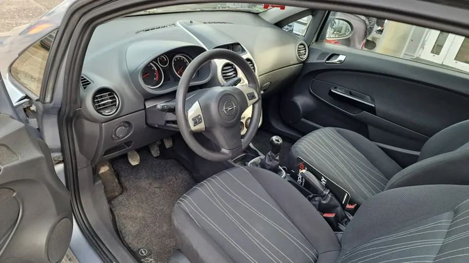 OPEL Corsa -