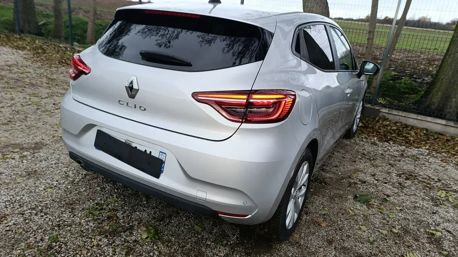 RENAULT Clio -