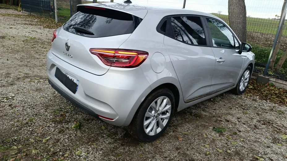 RENAULT Clio -