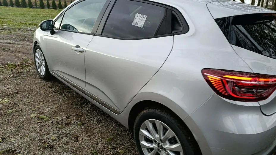 RENAULT Clio -