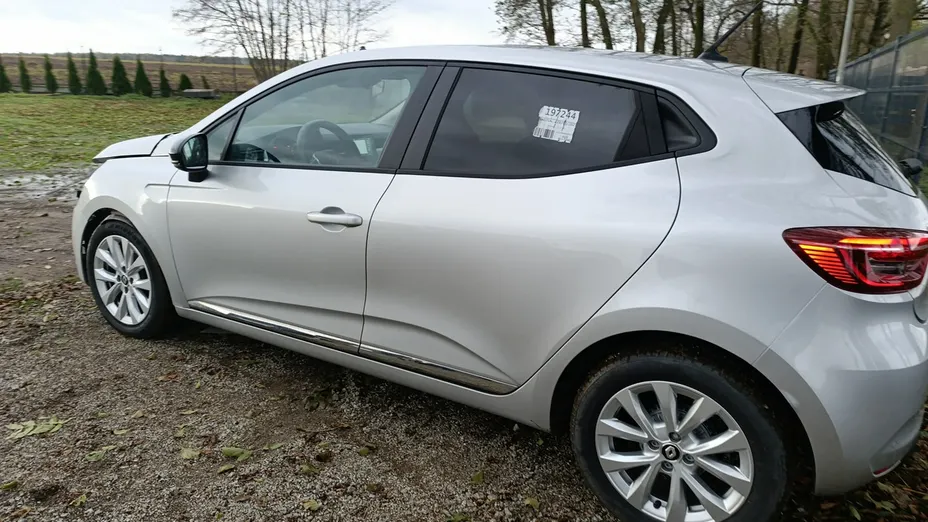 RENAULT Clio -