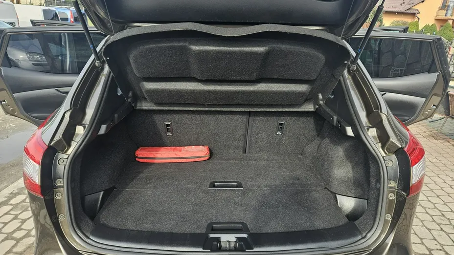 NISSAN Qashqai -