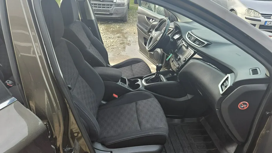 NISSAN Qashqai -