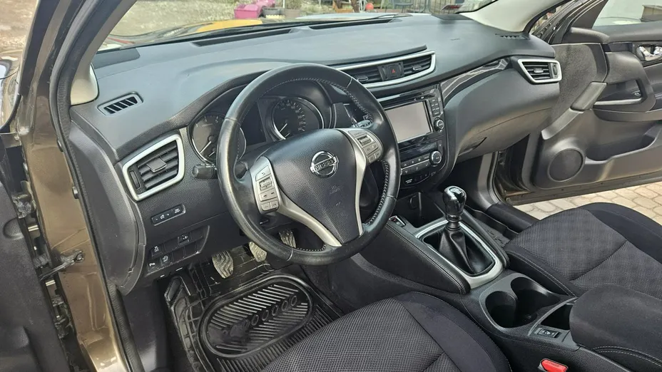 NISSAN Qashqai -