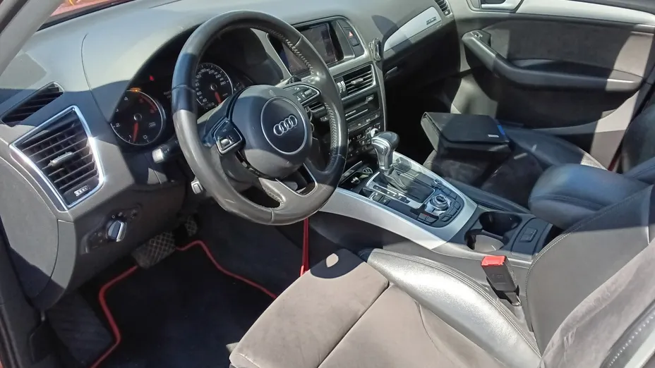 AUDI Q5 -
