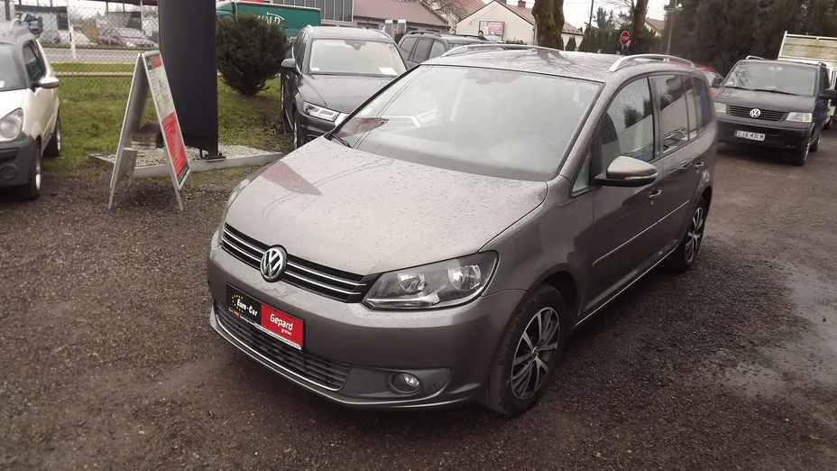 VOLKSWAGEN Touran -