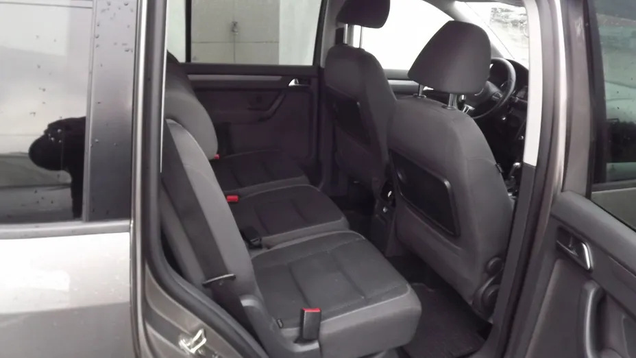 VOLKSWAGEN Touran -
