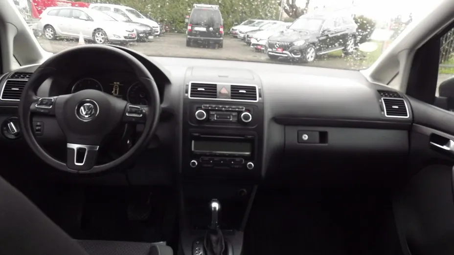 VOLKSWAGEN Touran -