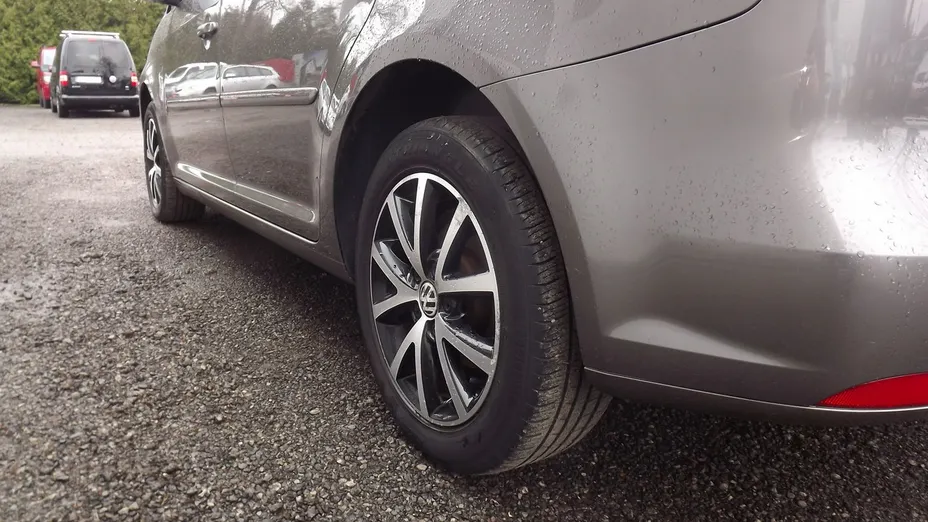 VOLKSWAGEN Touran -