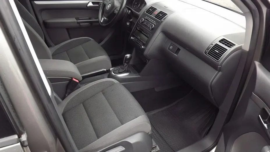 VOLKSWAGEN Touran -