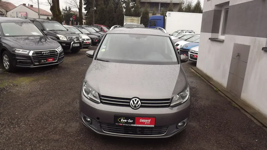 VOLKSWAGEN Touran -