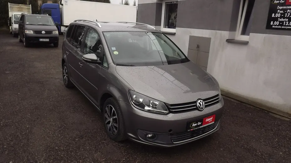 VOLKSWAGEN Touran -