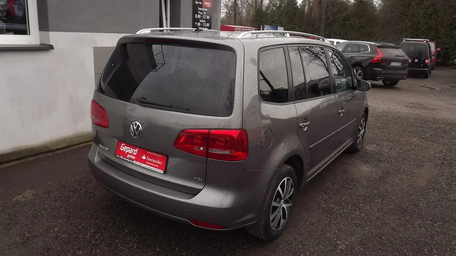 VOLKSWAGEN Touran -
