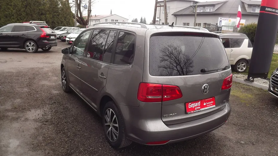 VOLKSWAGEN Touran -