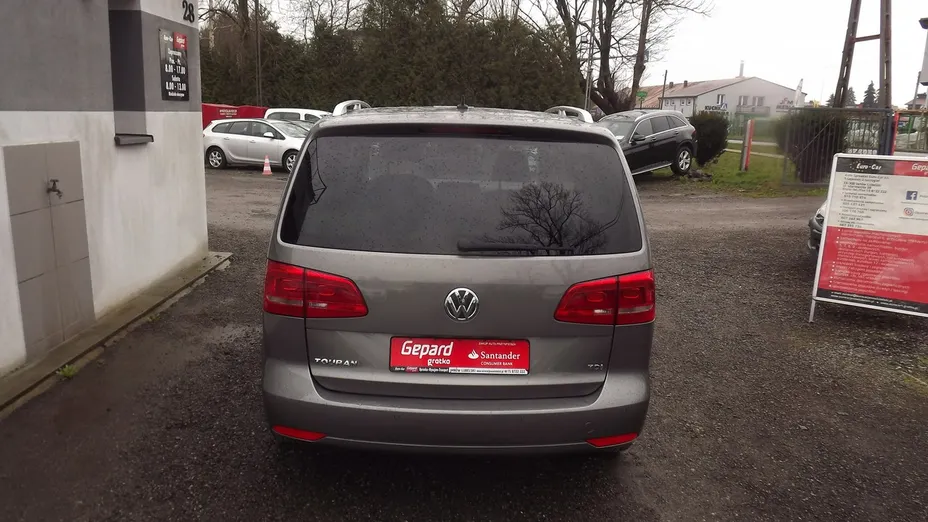 VOLKSWAGEN Touran -
