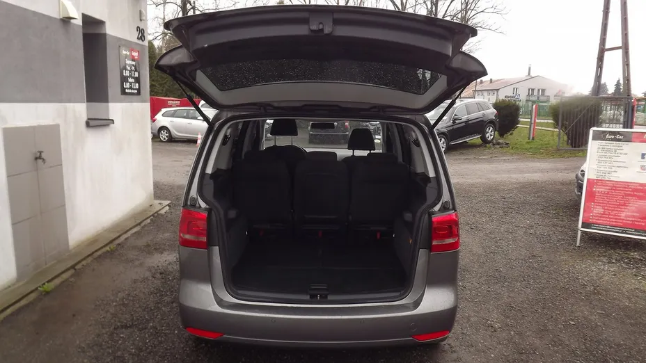 VOLKSWAGEN Touran -