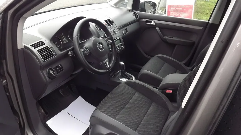 VOLKSWAGEN Touran -
