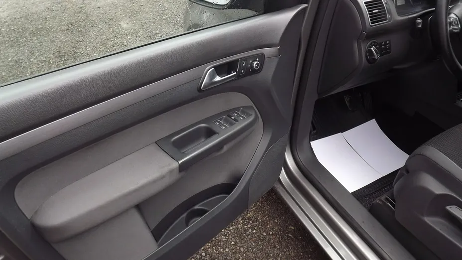 VOLKSWAGEN Touran -