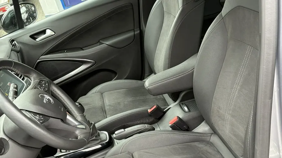 OPEL Crossland X -