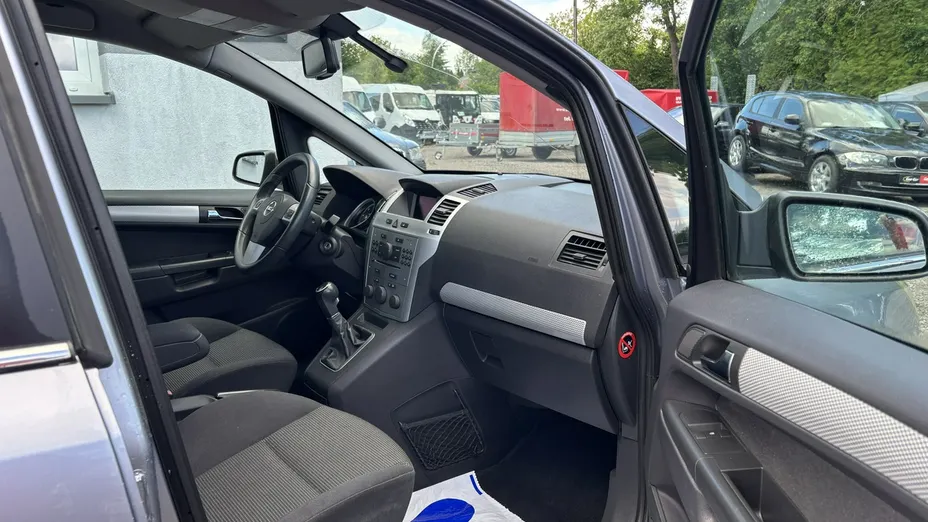 OPEL Zafira -