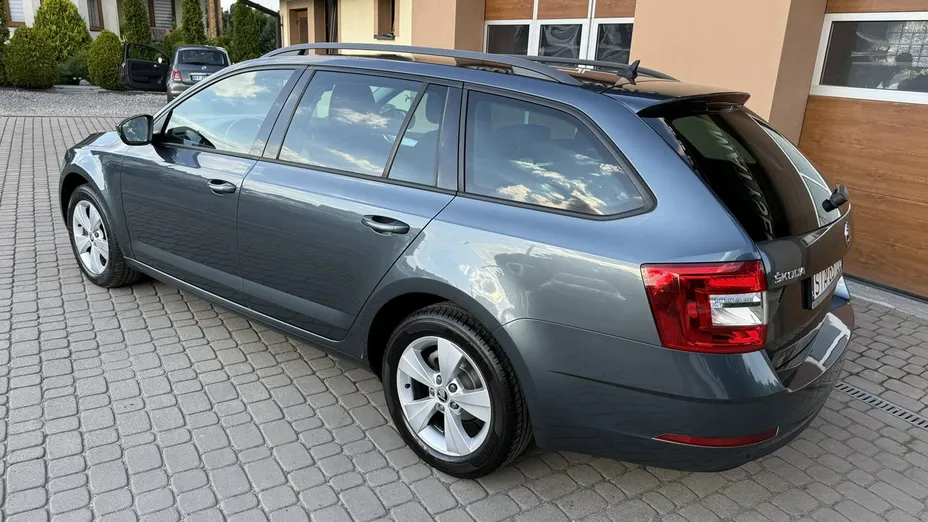SKODA Octavia -