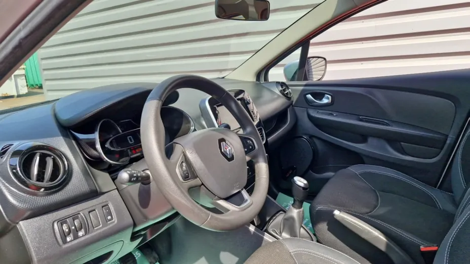 RENAULT Clio -
