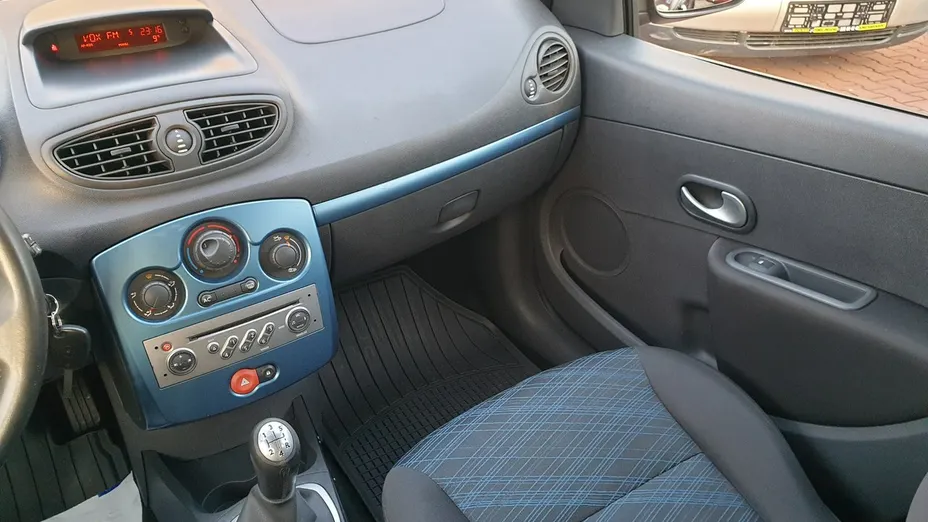 RENAULT Clio -