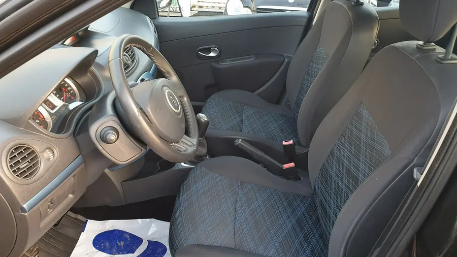 RENAULT Clio -