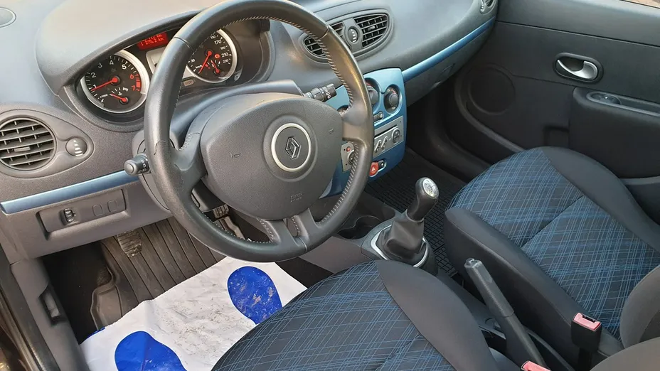RENAULT Clio -