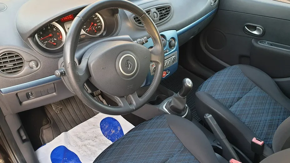 RENAULT Clio -