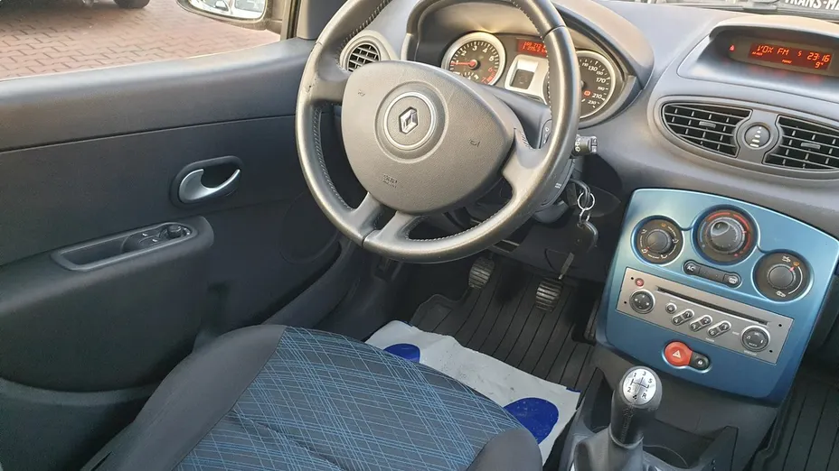 RENAULT Clio -