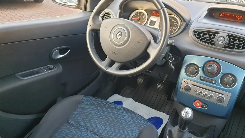 RENAULT Clio -