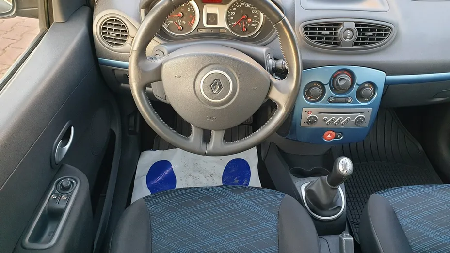 RENAULT Clio -