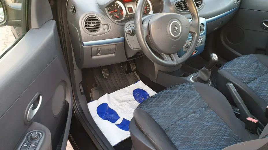 RENAULT Clio -