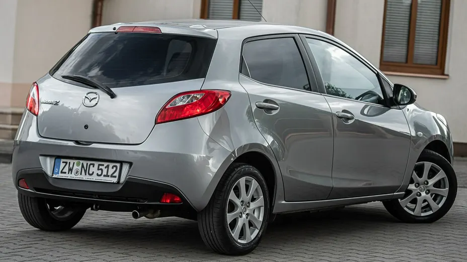 MAZDA 2 -