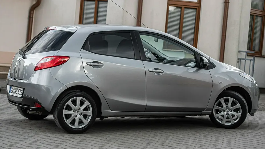 MAZDA 2 -