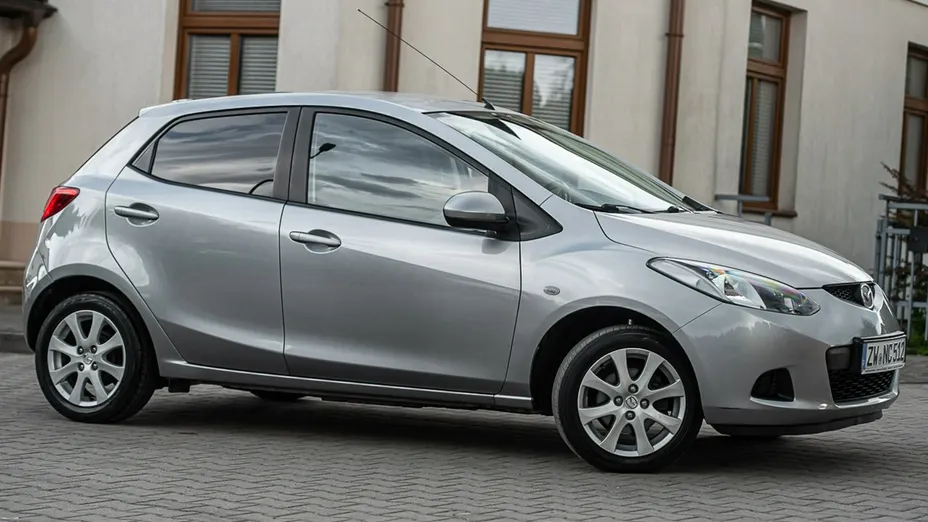 MAZDA 2 -
