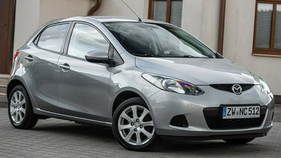 MAZDA 2 -