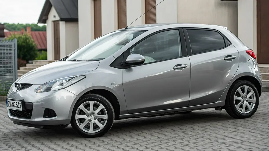 MAZDA 2 -