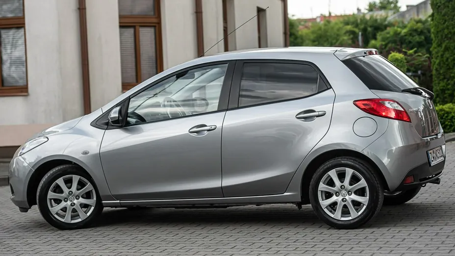 MAZDA 2 -