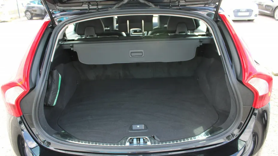 VOLVO V60 -