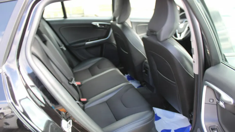 VOLVO V60 -