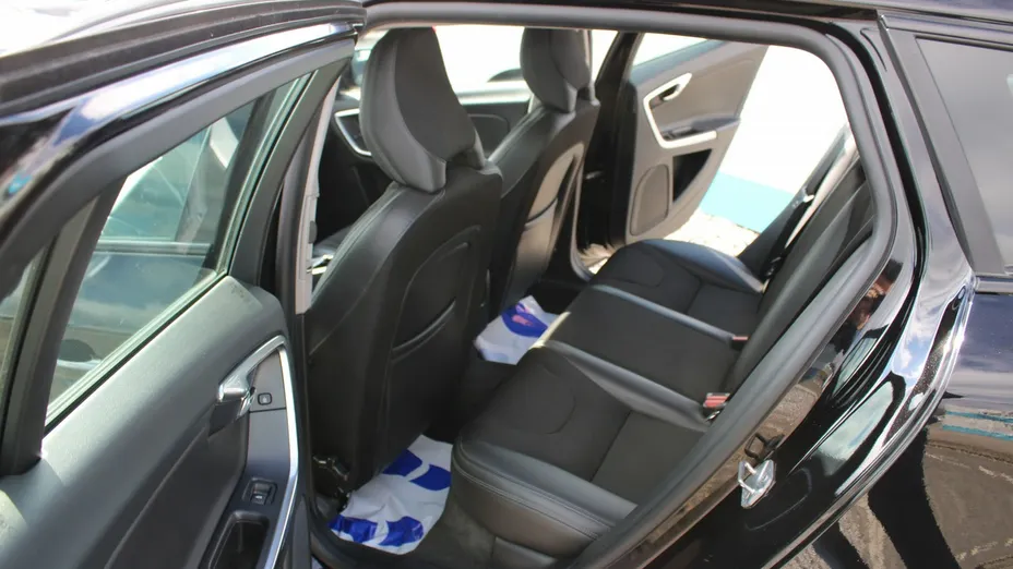 VOLVO V60 -